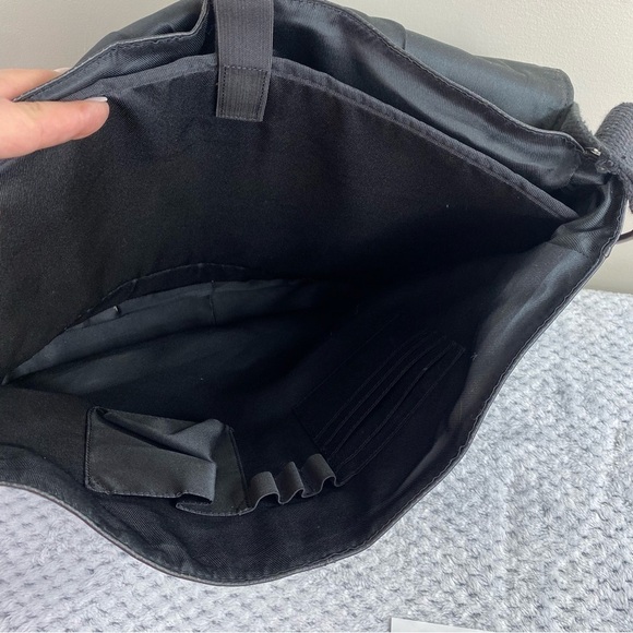 Black Unisex Genuine Pebbled Leather Flap Closure Messenger Crossbody Bag‎ - Picture 7 of 16